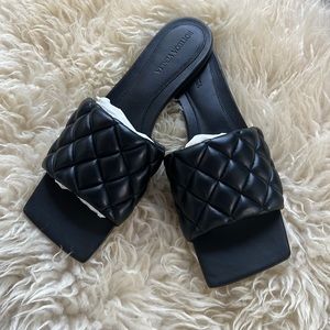 Brand new Bottega Veneta black padded sandal size 40. Never worn ever.